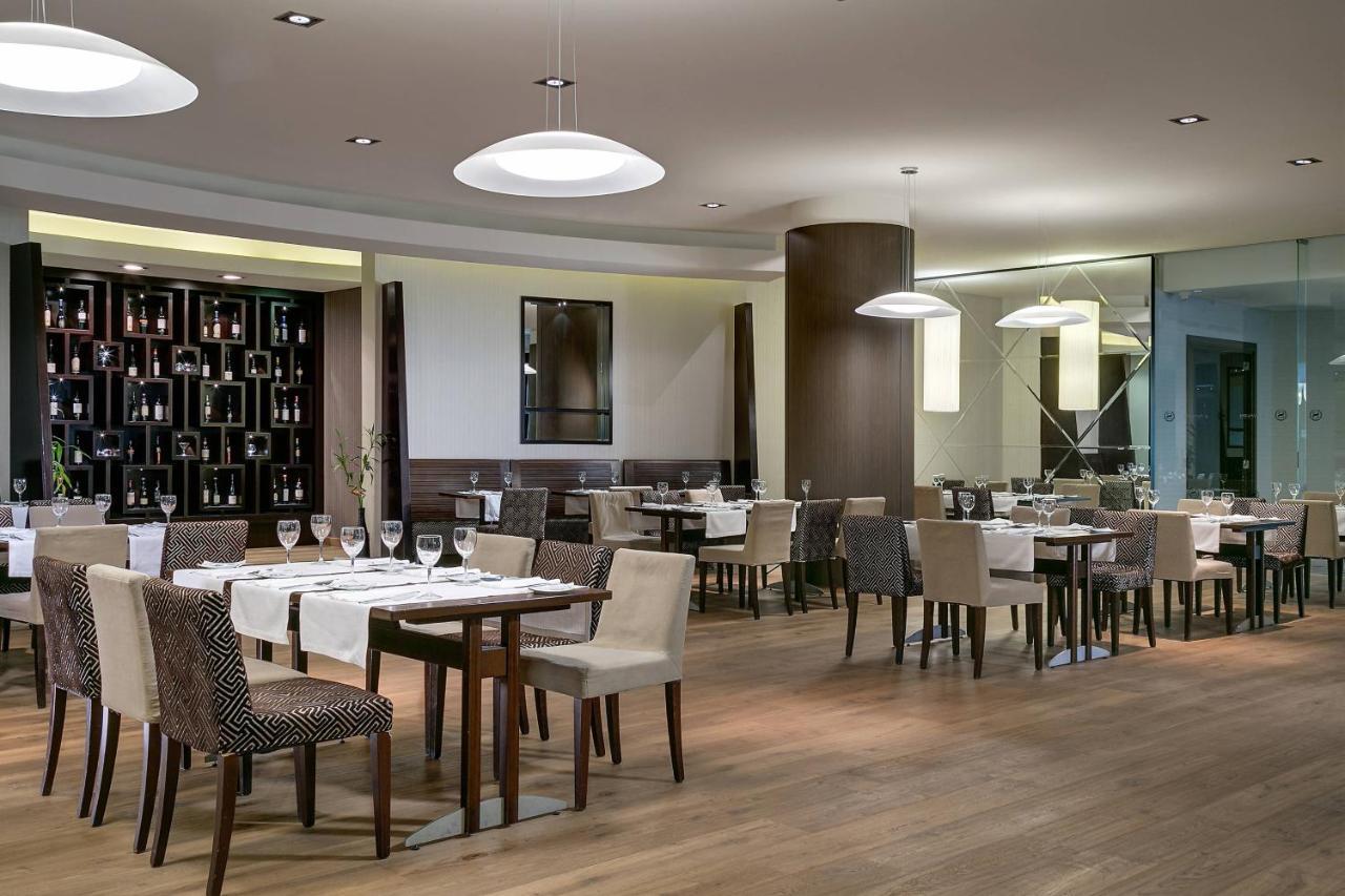 Sheraton Bucharest Hotel Exterior photo Restaurant