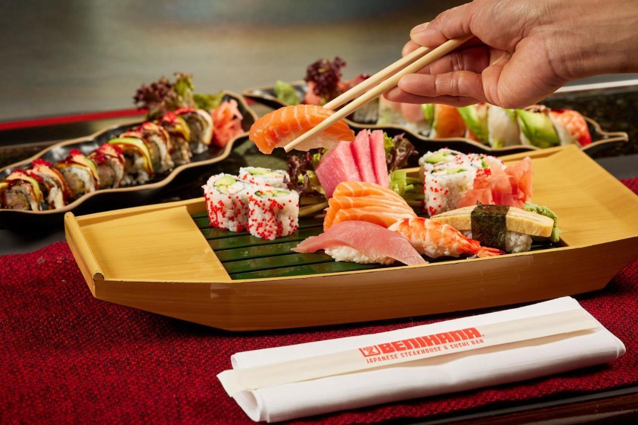 Sheraton Bucharest Hotel Exterior photo Sushi