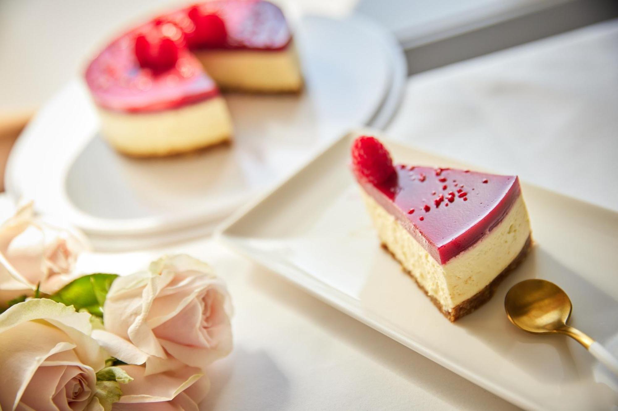 Sheraton Bucharest Hotel Exterior photo Cheesecake