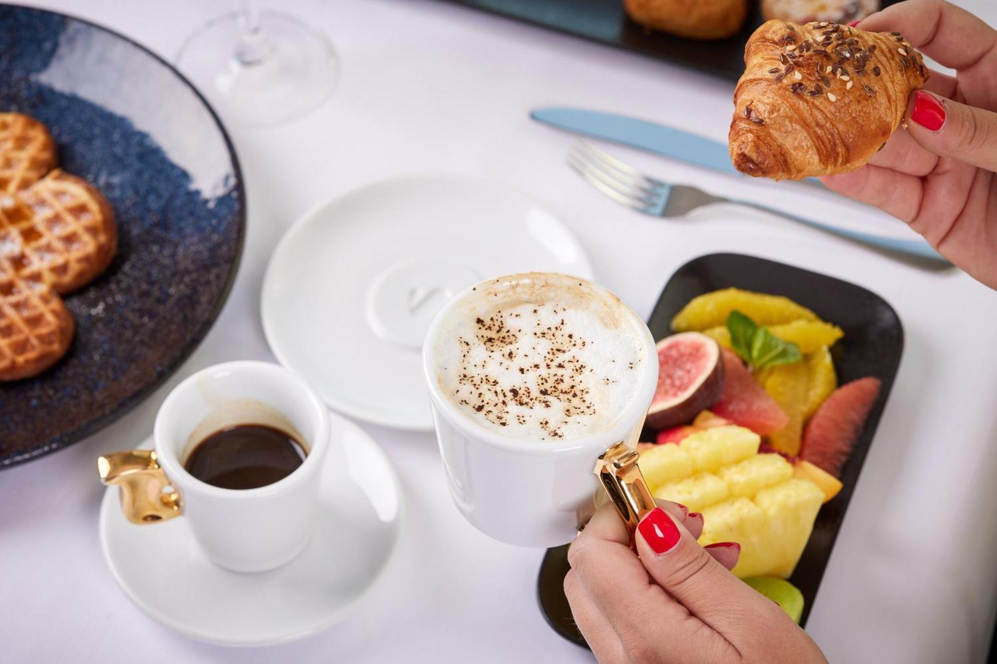 Sheraton Bucharest Hotel Exterior photo A typical breakfast