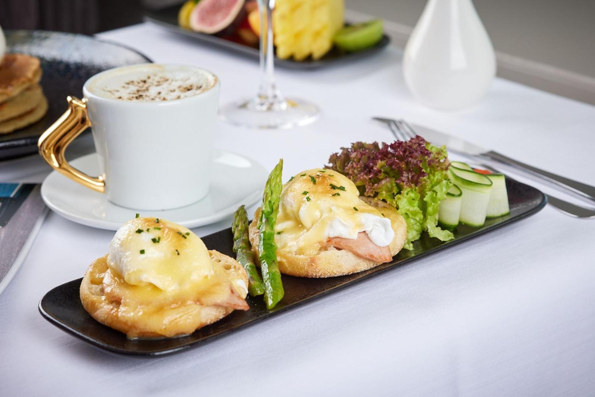 Sheraton Bucharest Hotel Exterior photo A meal served on board a plane
