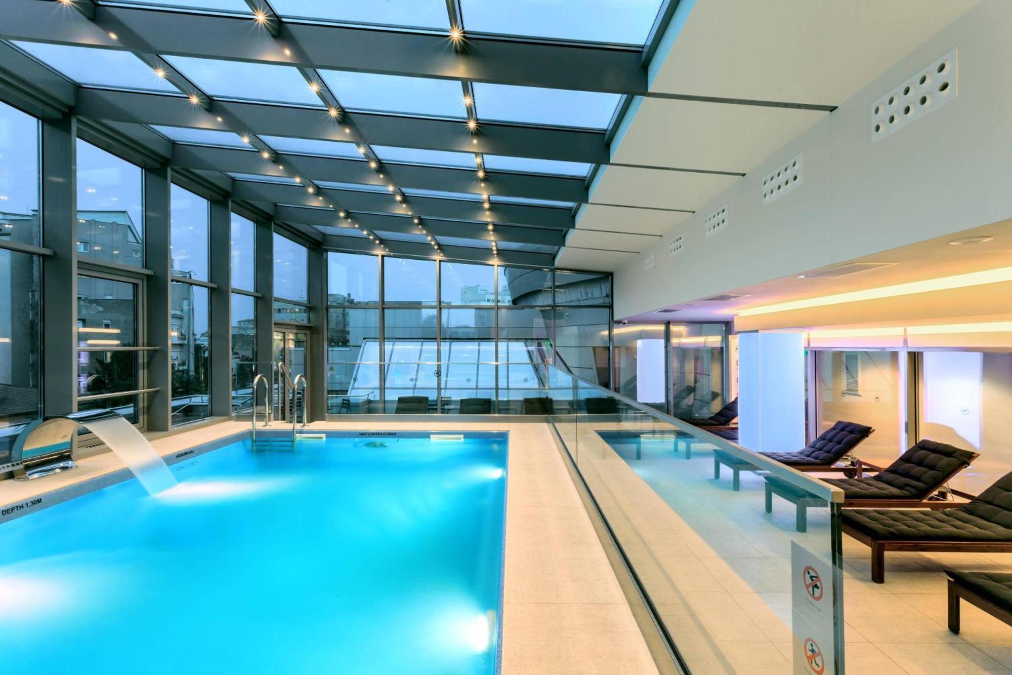 Sheraton Bucharest Hotel Exterior photo The pool at the hotel