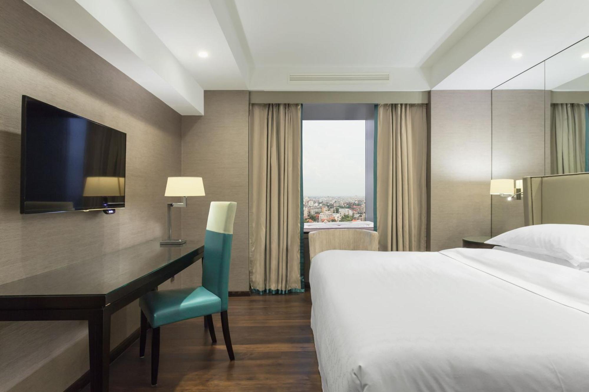 Sheraton Bucharest Hotel Exterior photo Deluxe room