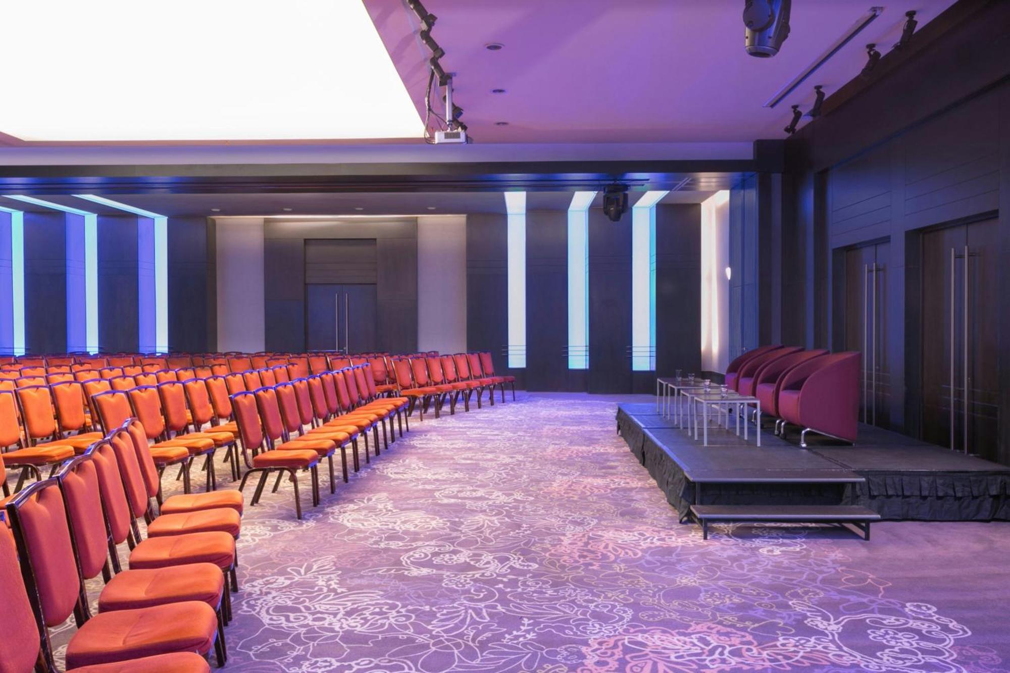 Sheraton Bucharest Hotel Exterior photo The Auditorium