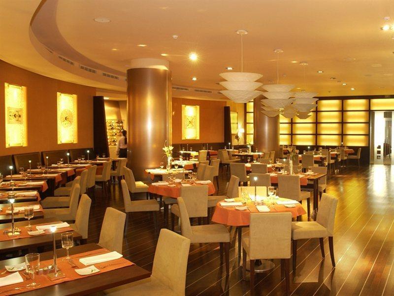 Sheraton Bucharest Hotel Exterior photo The interior of the restaurant