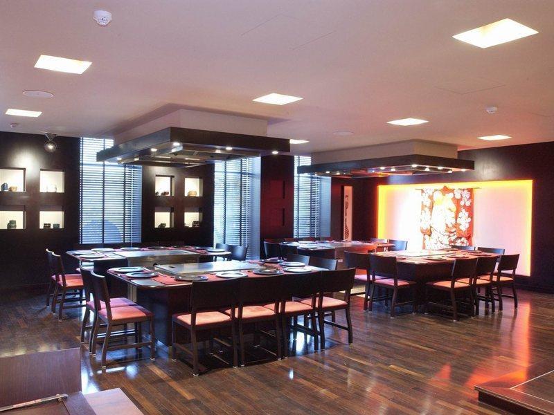 Sheraton Bucharest Hotel Exterior photo Interior of a restaurant